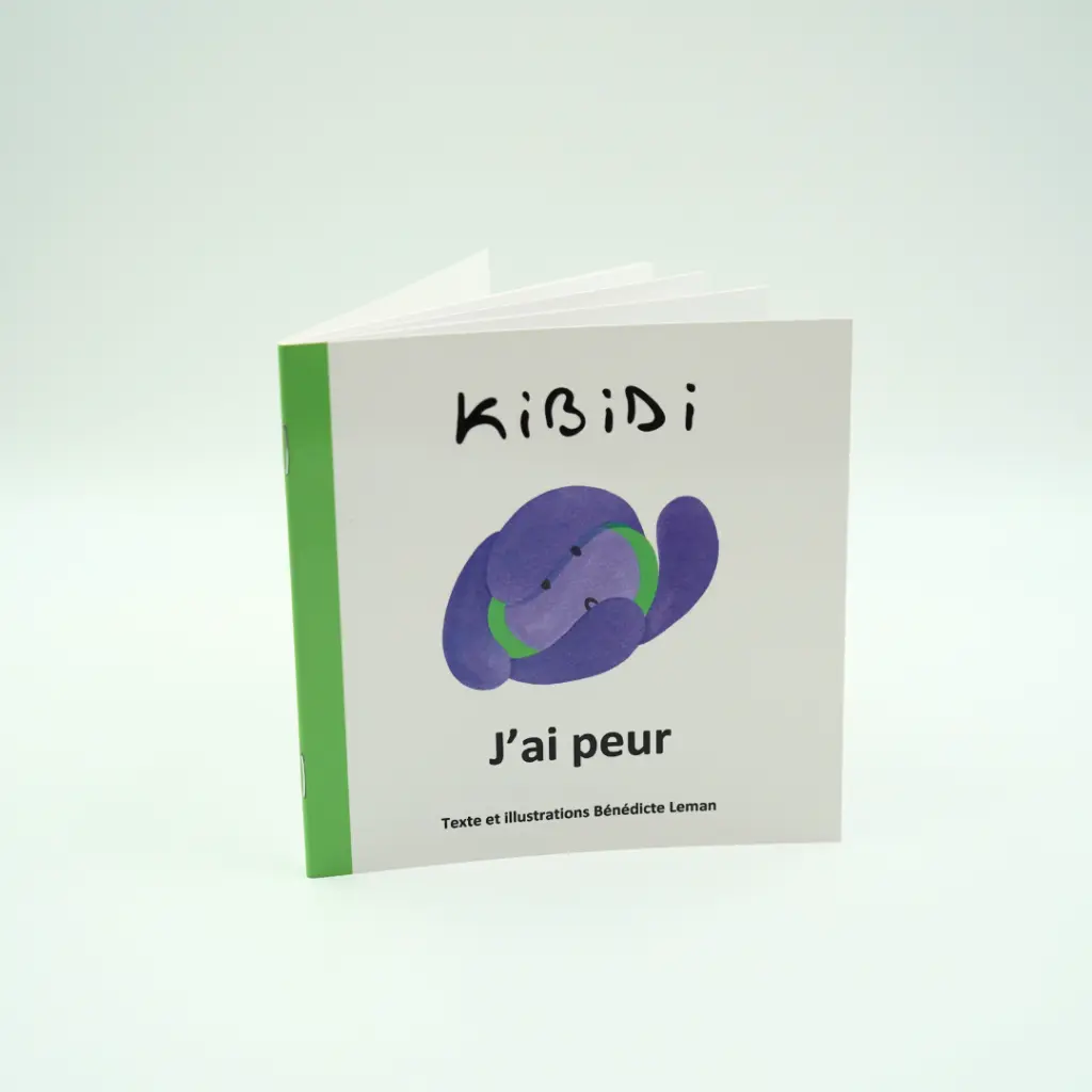 Kibidi livre peur debout.webp